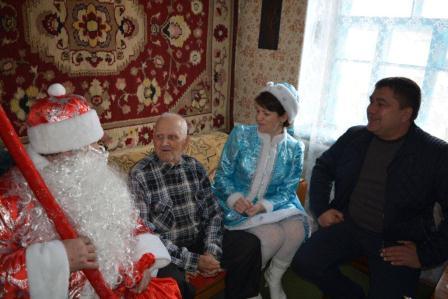 Ванновских ветеранов поздравили с праздниками